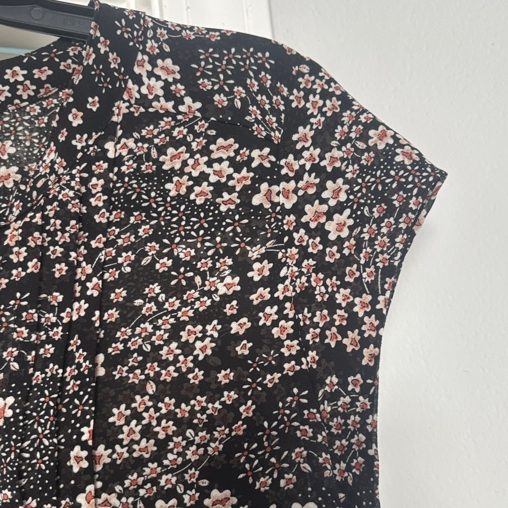 Floral cap sleeve Women's Top - Picture 4 of 5